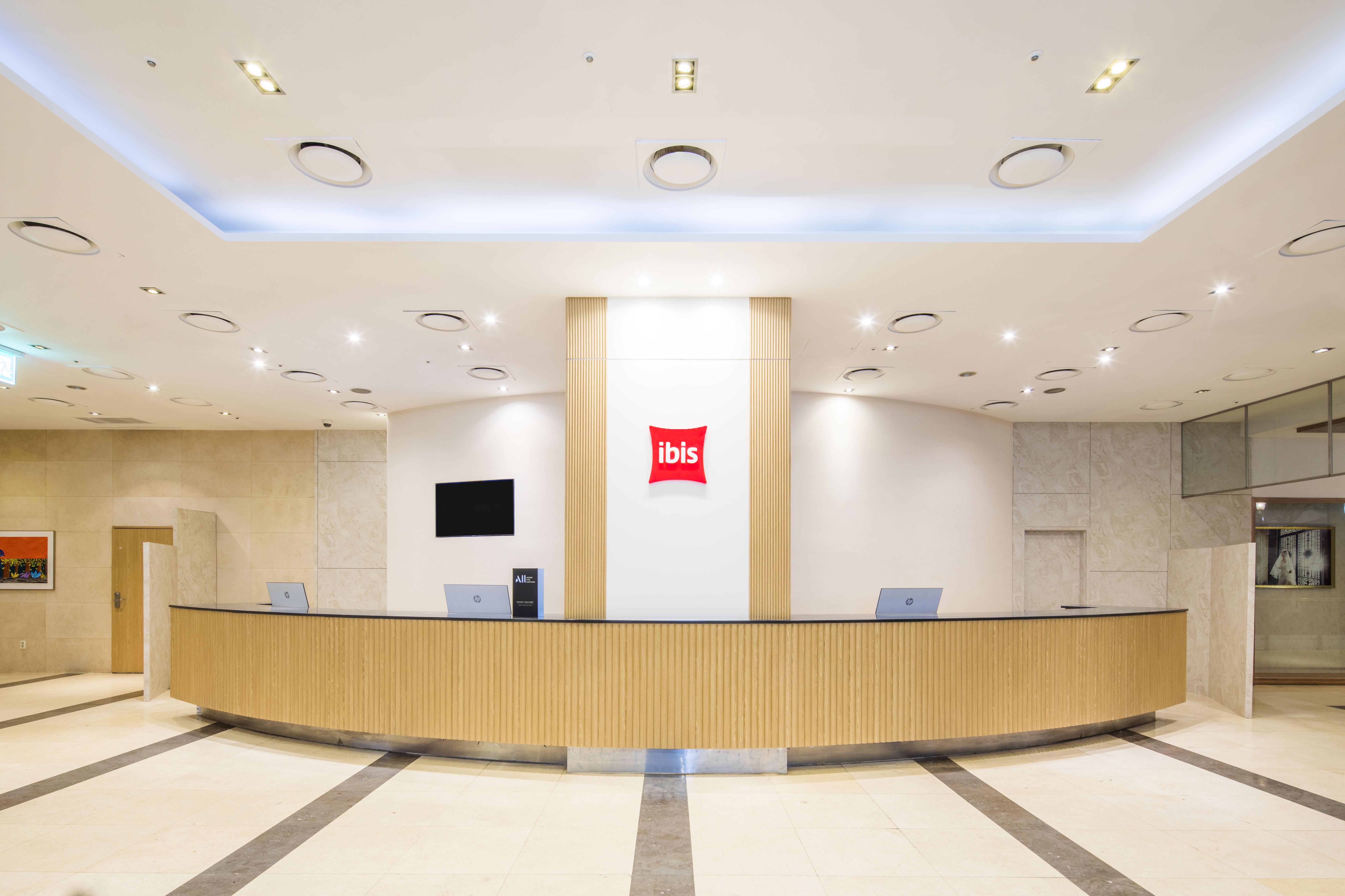 Ibis Ambassador Suwon Hotel Exterior photo