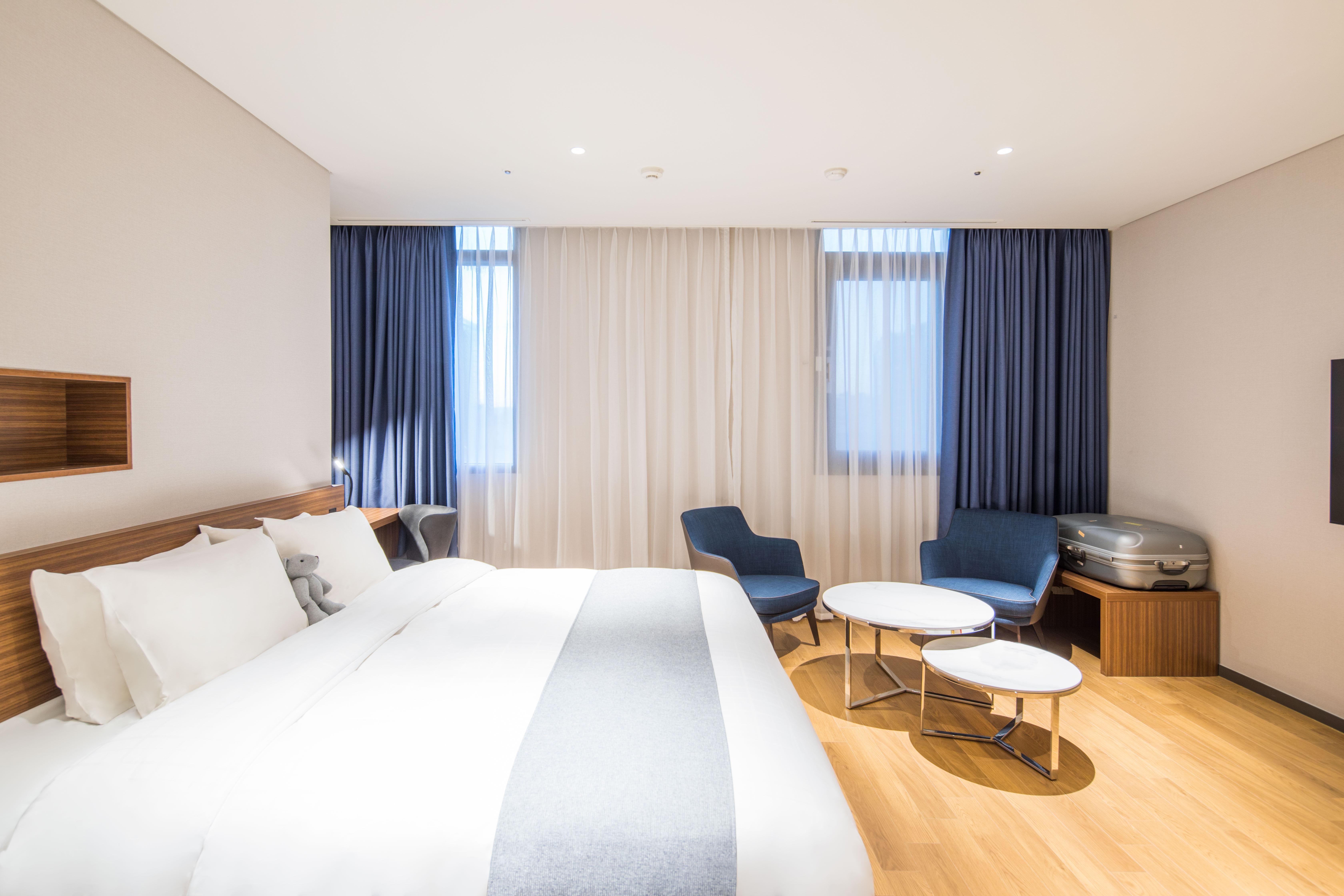 Ibis Ambassador Suwon Hotel Exterior photo