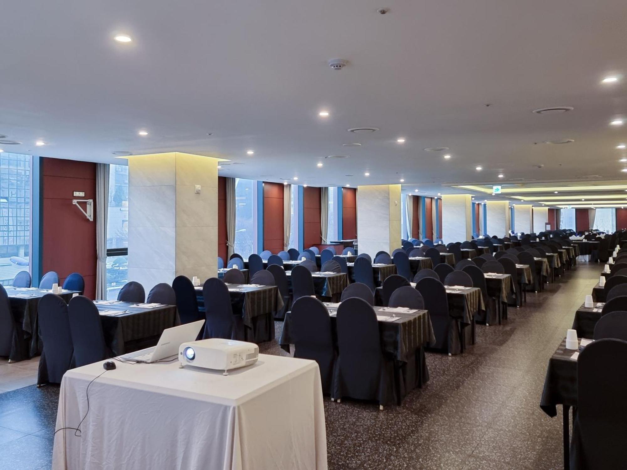 Ibis Ambassador Suwon Hotel Exterior photo